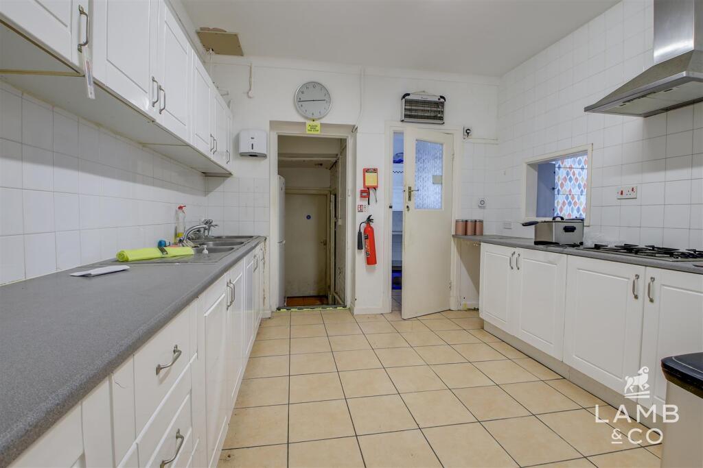 Additional image 7 of Cliff Parade, Walton On The Naze