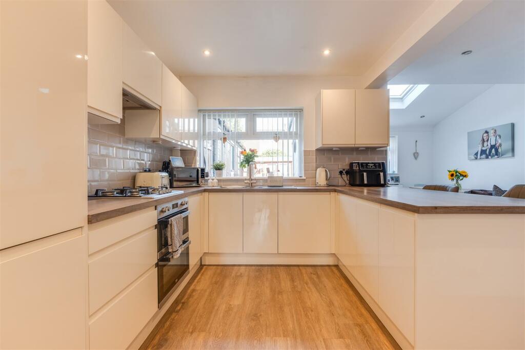 Additional image 4 of Raeburn Avenue, Little Neston, Neston