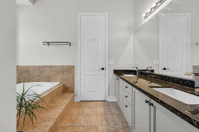 Additional image 20 of 9 Louvre Circ