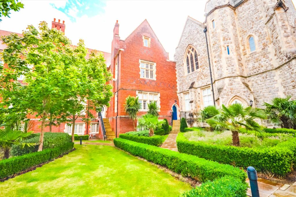 Tudor Court, The Galleries, Brentwood