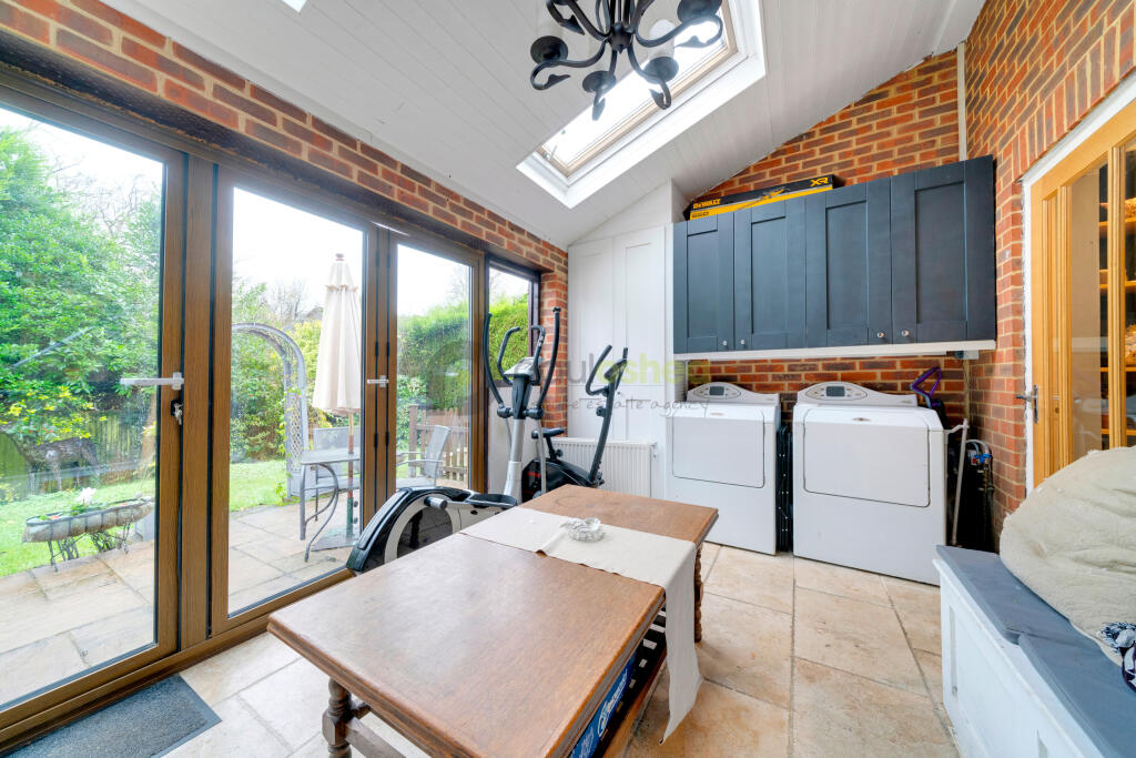 Additional image 7 of Farrers Place, Shirley Hills