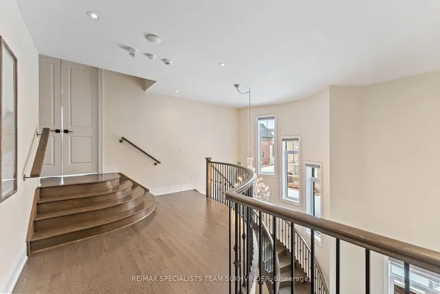 Additional image 14 of 51 Classic Dr