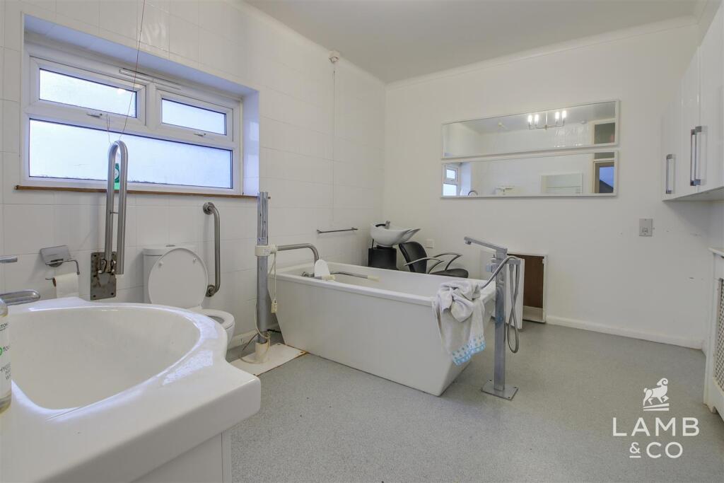 Additional image 8 of Cliff Parade, Walton On The Naze