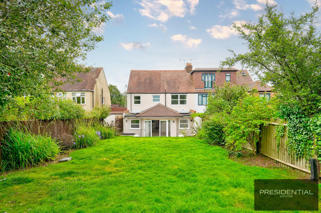 Additional image 36 of Dukes Avenue, Theydon Bois, CM16