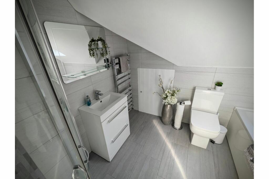 Additional image 31 of Lorraine Close, Billericay, CM11