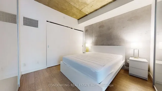 Additional image 10 of 111 Bathurst St Unit 1410