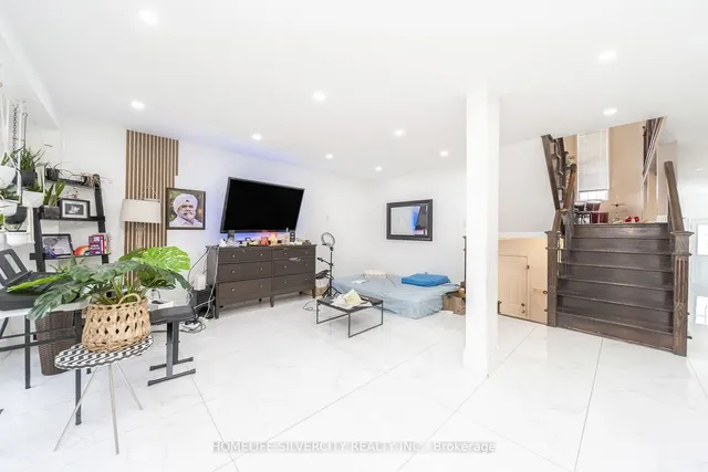 Additional image 18 of 6 Amboise Cres