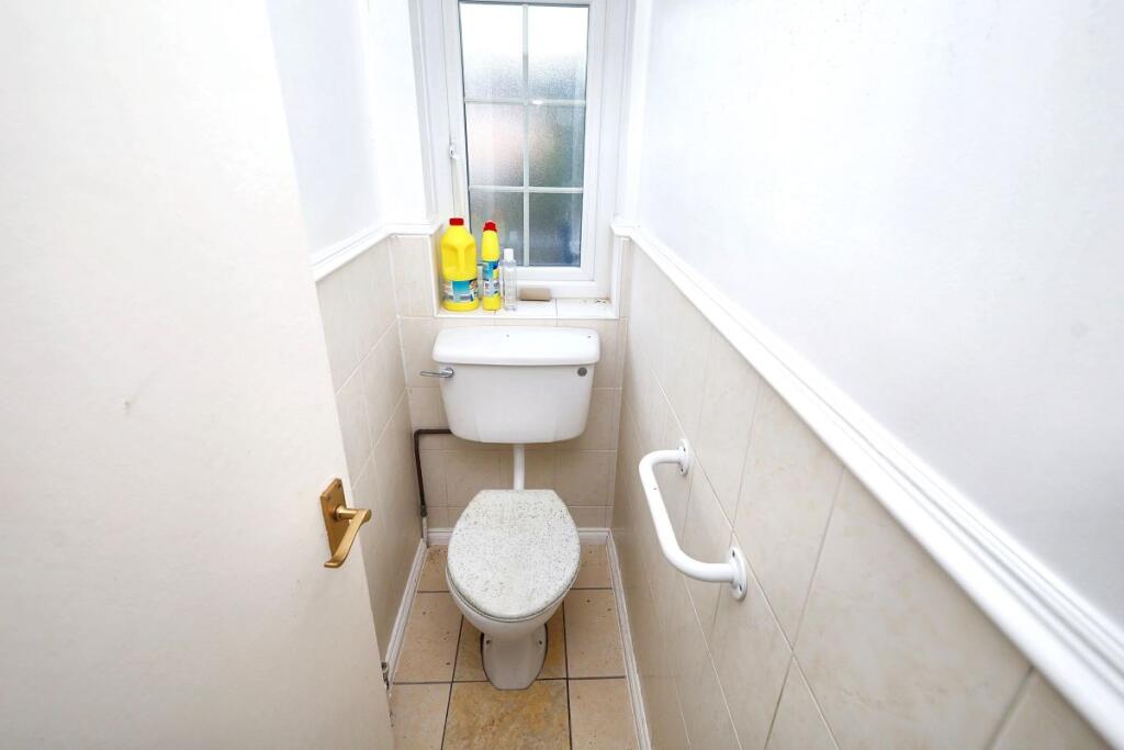 Additional image 10 of 10 Saxon Close, Brentwood, CM13 2EU