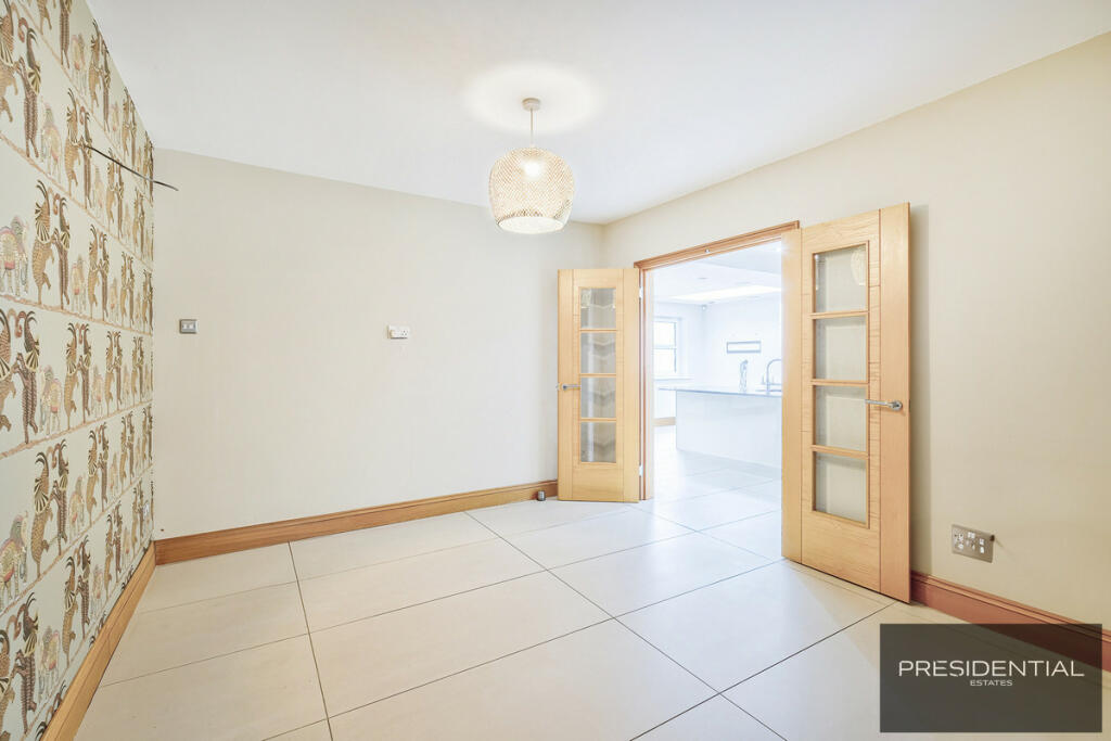 Additional image 14 of Dukes Avenue, Theydon Bois, CM16