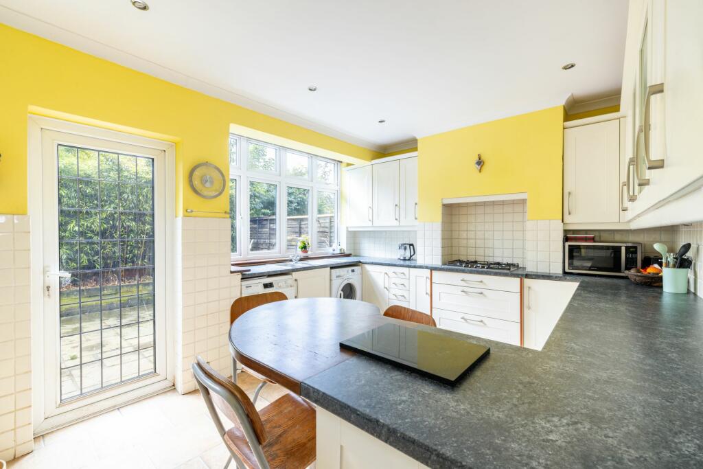 Additional image 2 of Commonwealth Road, Caterham, CR3