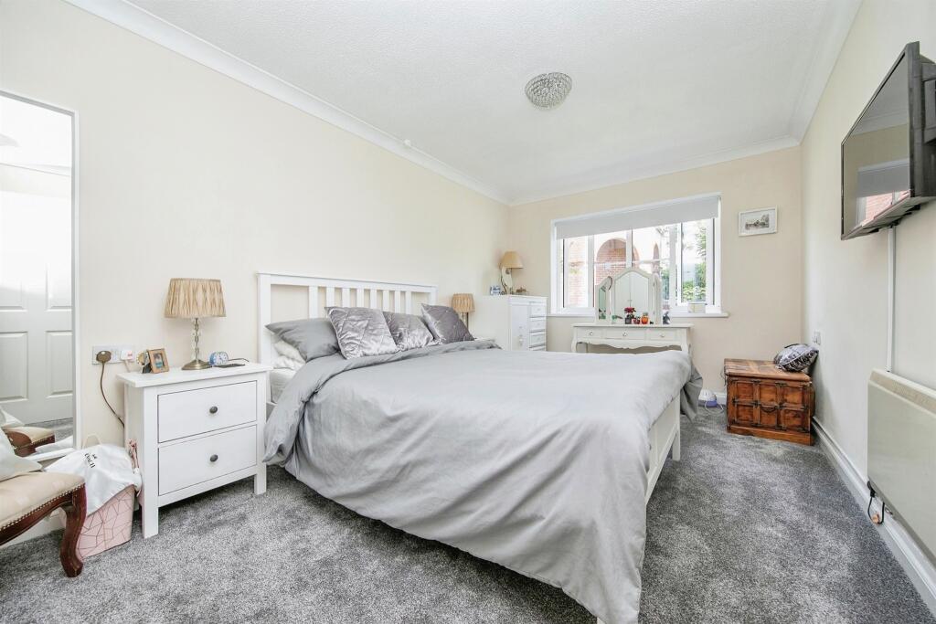 Additional image 11 of Louise Close, Walton On The Naze