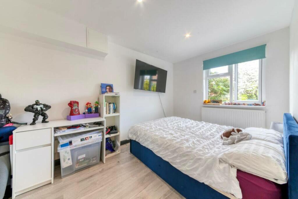 Additional image 8 of Manor Way, Mitcham, CR4