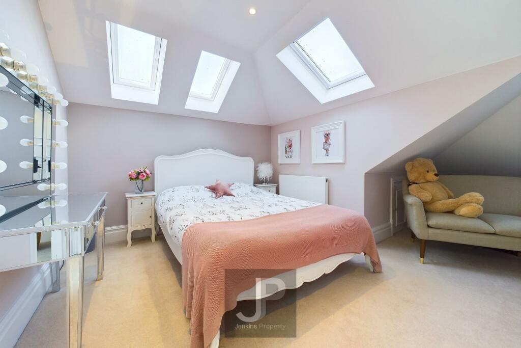 Additional image 14 of Robin Hood Road, Brentwood