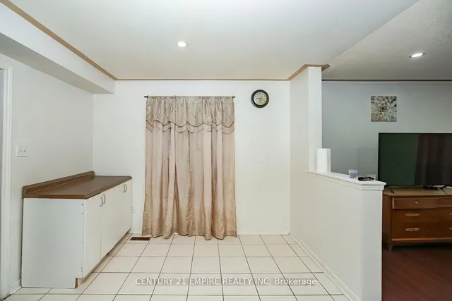 Additional image 12 of 4 Lake Louise Dr