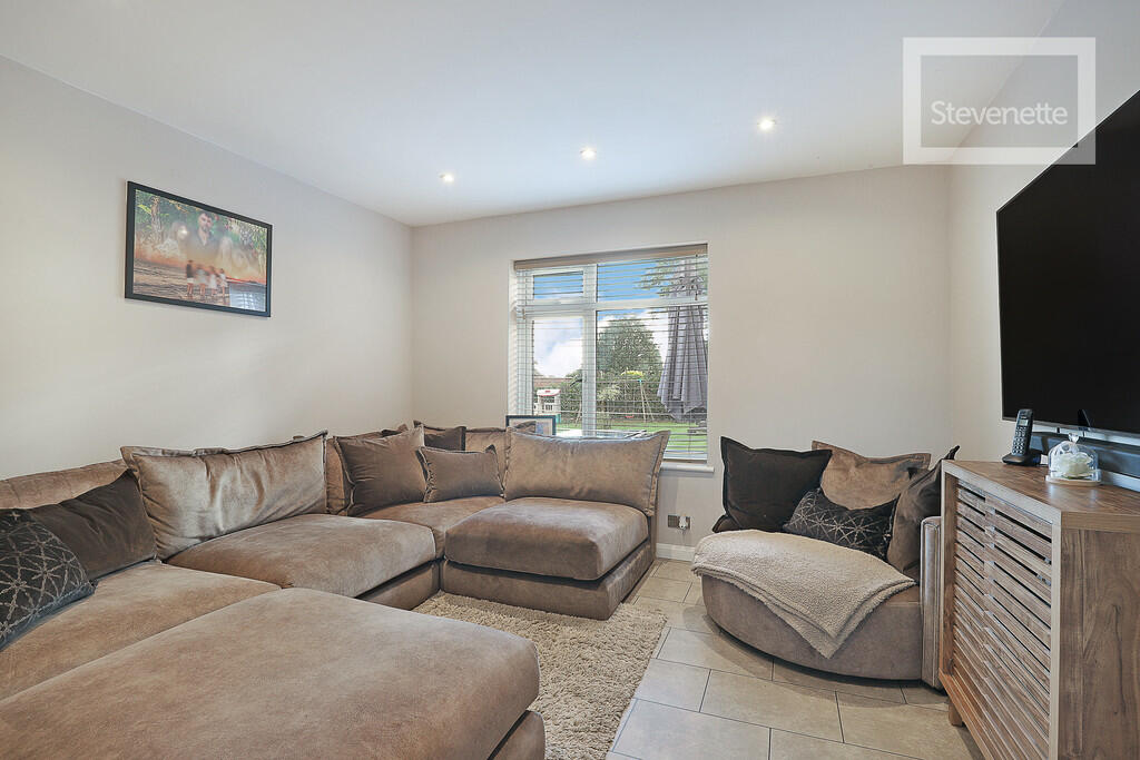 Additional image 8 of Western Avenue, Epping