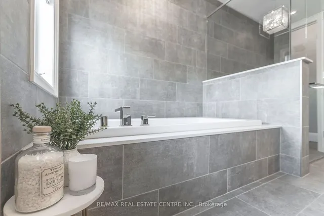 Additional image 16 of 258 Edgewater Cres Unit 4