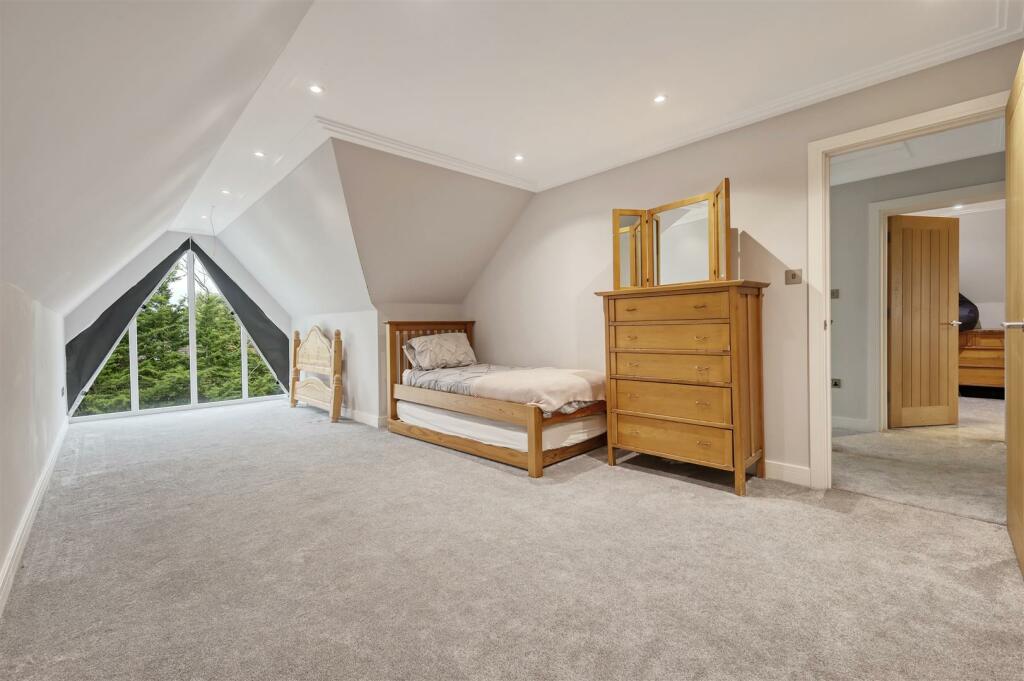 Additional image 17 of Noak Hill Close, Billericay, Essex