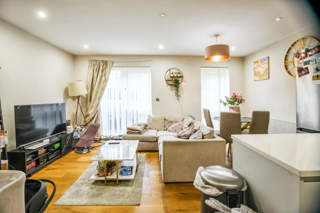 Additional image 3 of 38 Woodcote Grove Road, Coulsdon, CR5