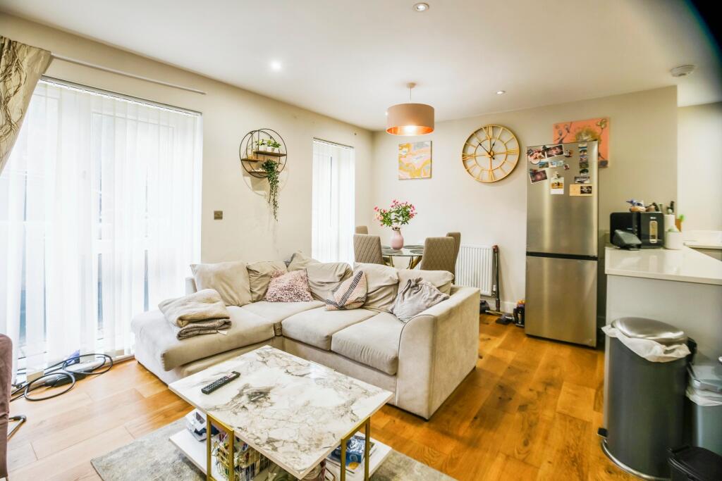 Additional image 6 of 38 Woodcote Grove Road, Coulsdon, CR5