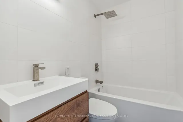 Additional image 16 of 581 Avenue Rd Unit 1005