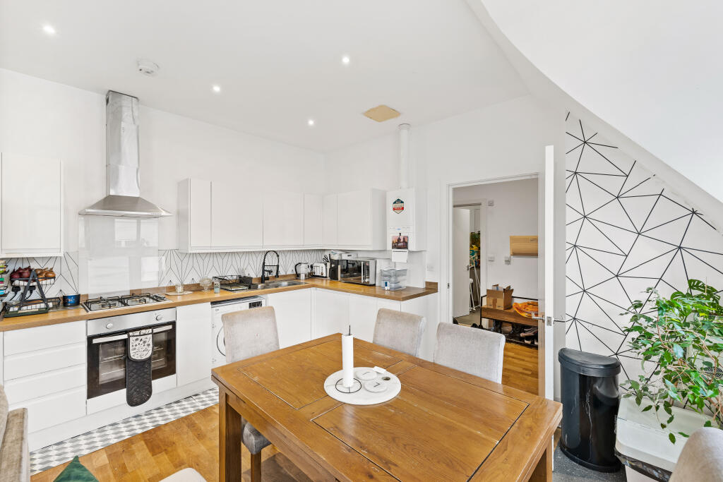 Additional image 4 of Ref: EL - Whyteleafe Hill, Whyteleafe, CR3 0FA