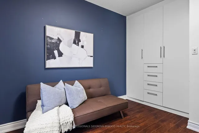 Additional image 21 of 22 Western Battery Rd Unit 106