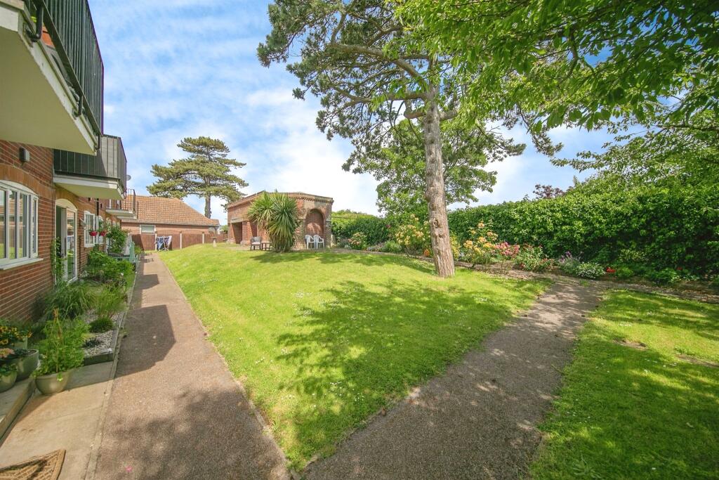 Additional image 6 of Louise Close, Walton On The Naze