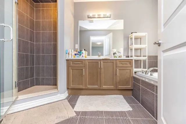 Additional image 18 of 37 Lola Cres