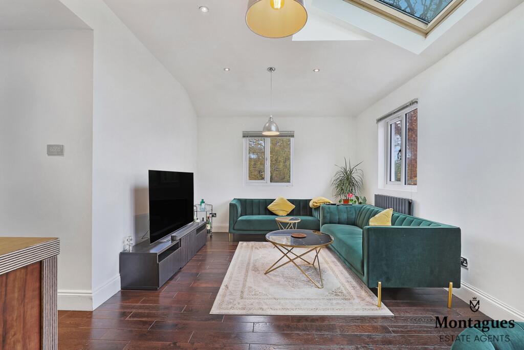 Additional image 21 of Hemnall Street, Epping, CM16