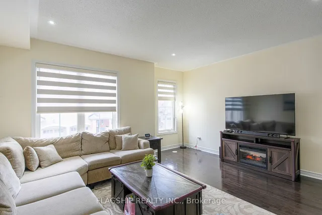 Additional image 3 of 19 Cedar Lake Cres