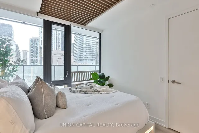 Additional image 20 of 161 Roehampton Ave Unit 203