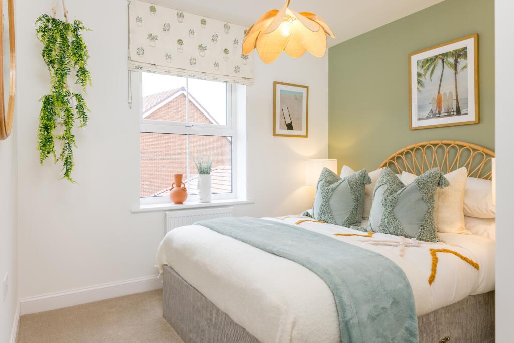 Additional image 5 of Low Road,
Dovercourt,
Essex,
CO12 3TX