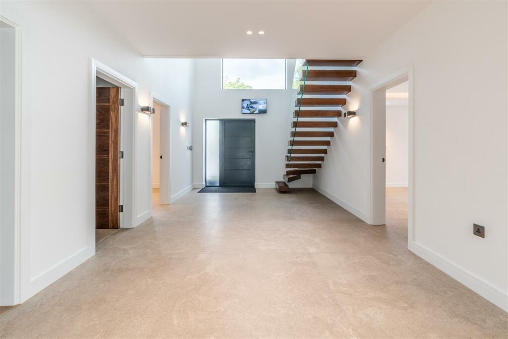 Additional image 11 of Broomhills Chase, Little Burstead, Billericay