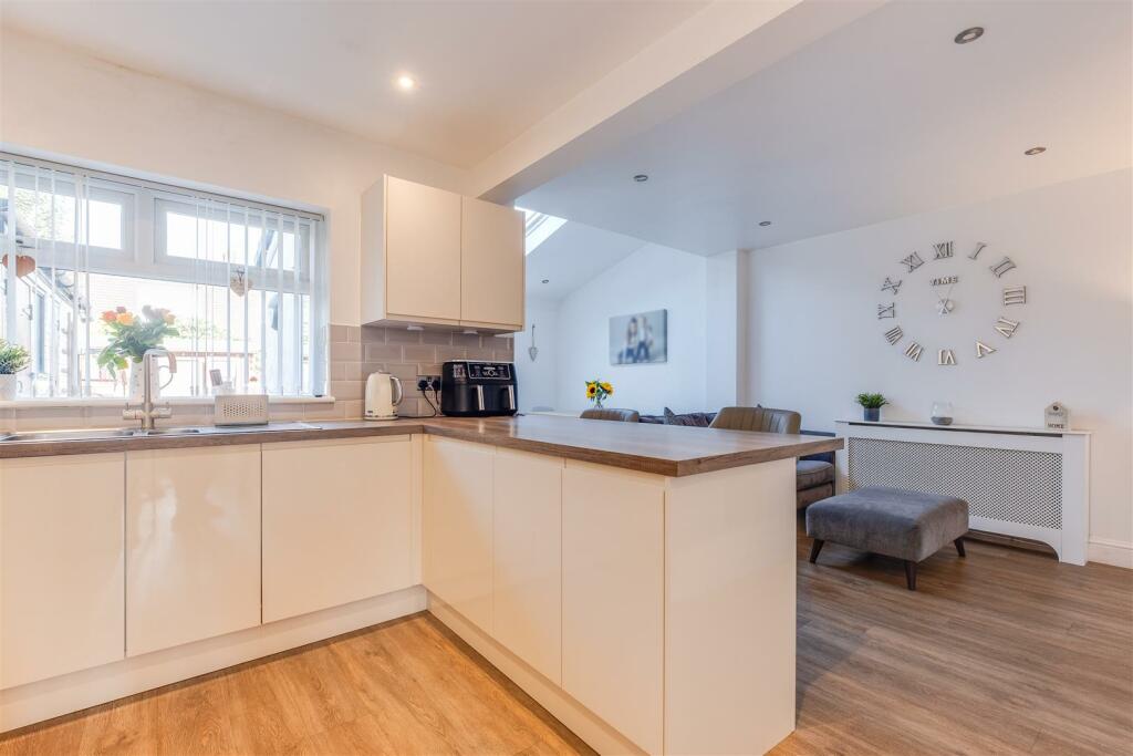 Additional image 5 of Raeburn Avenue, Little Neston, Neston