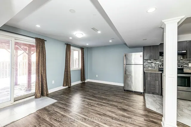 Additional image 33 of 25 Oblate Cres