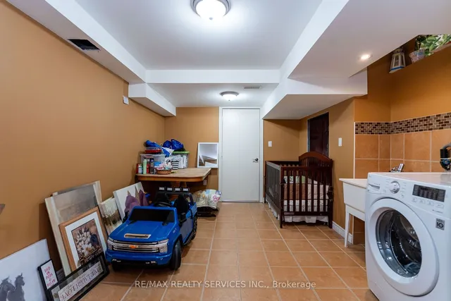 Additional image 38 of 112 Amaranth Cres