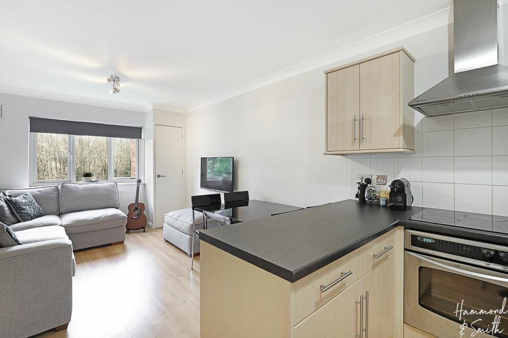 Additional image 4 of Station Approach, Theydon Bois, CM16