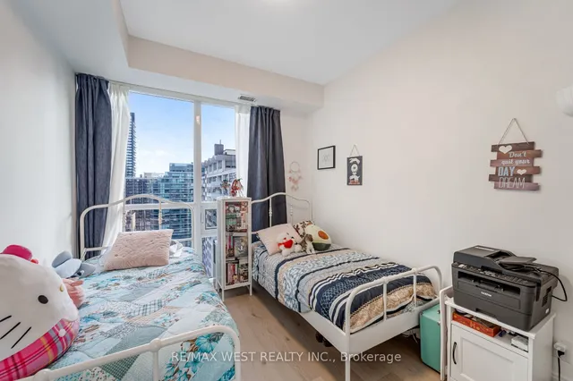 Additional image 25 of 70 Roehampton Ave Unit 1122