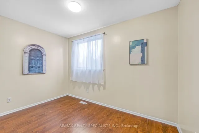 Additional image 34 of 198 Folkstone Cres