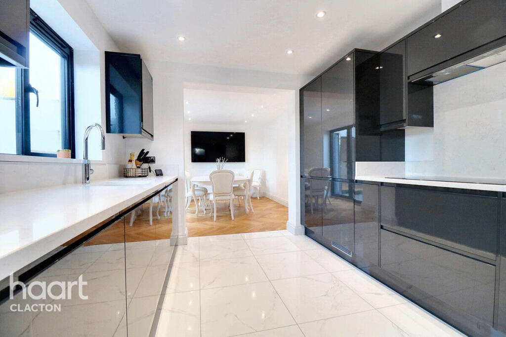 Additional image 31 of Percival Road, Walton On The Naze