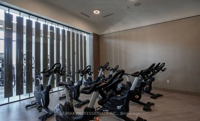 Additional image 20 of 30 Inn On The Park Dr Unit 320