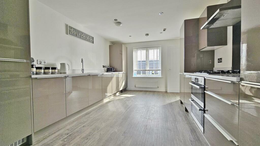 Additional image 9 of Skippers Way, Walton On The Naze