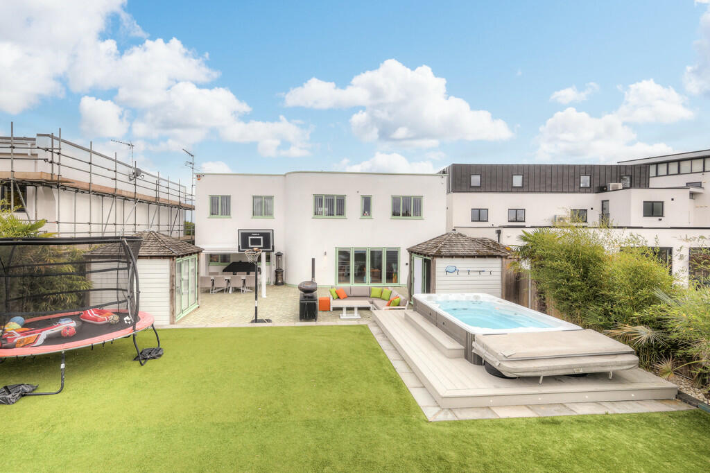 Additional image 12 of Cliff Way, Frinton-on-Sea