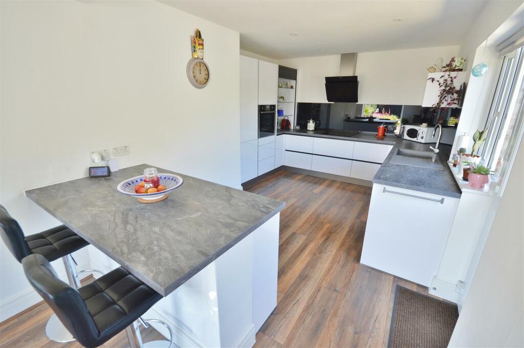 Additional image 11 of Ingarfield Road, Holland-On-Sea,