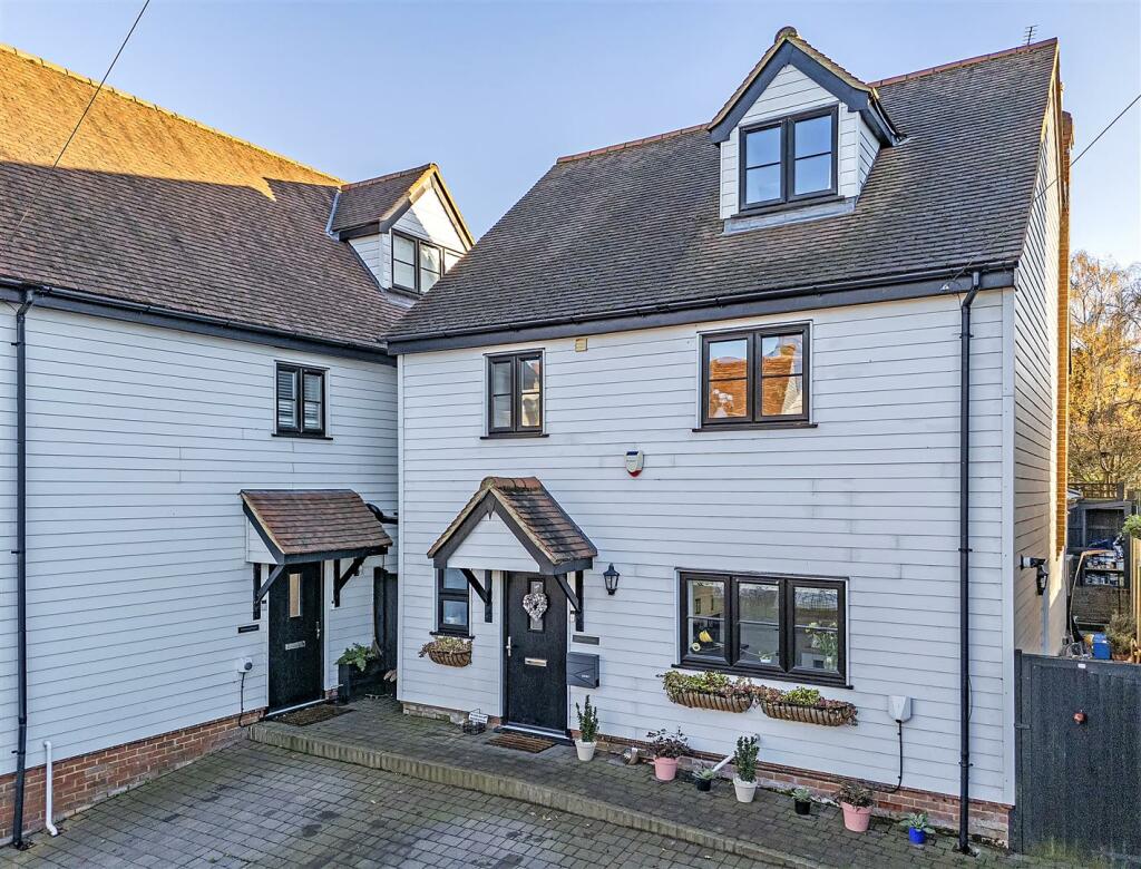 Additional image 30 of Harlow Road, Roydon