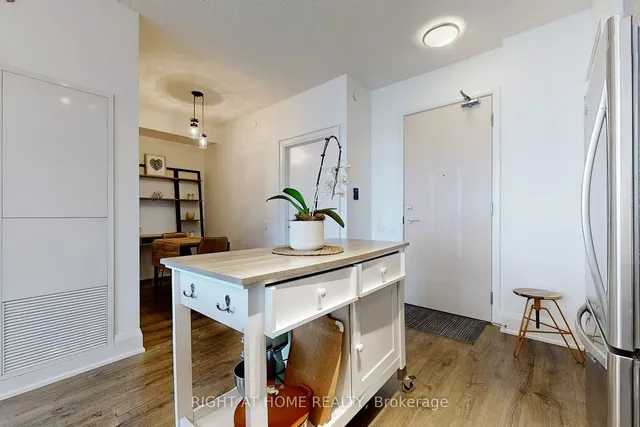 Additional image 8 of 30 Roehampton Ave Unit 1506