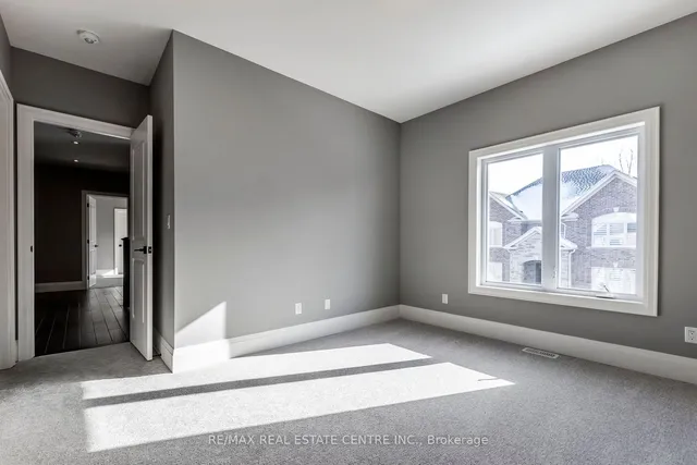 Additional image 22 of 258 Edgewater Cres Unit 4