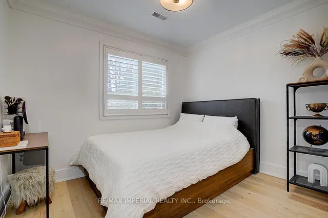 Additional image 29 of 3 Guytoi Crt