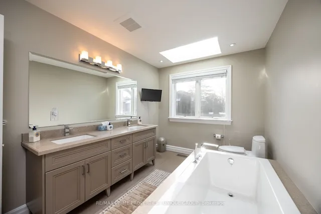 Additional image 33 of 67 Rykert Cres