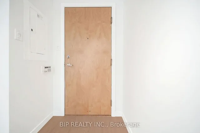 Additional image 11 of 600 Queens Quay Unit SPH16